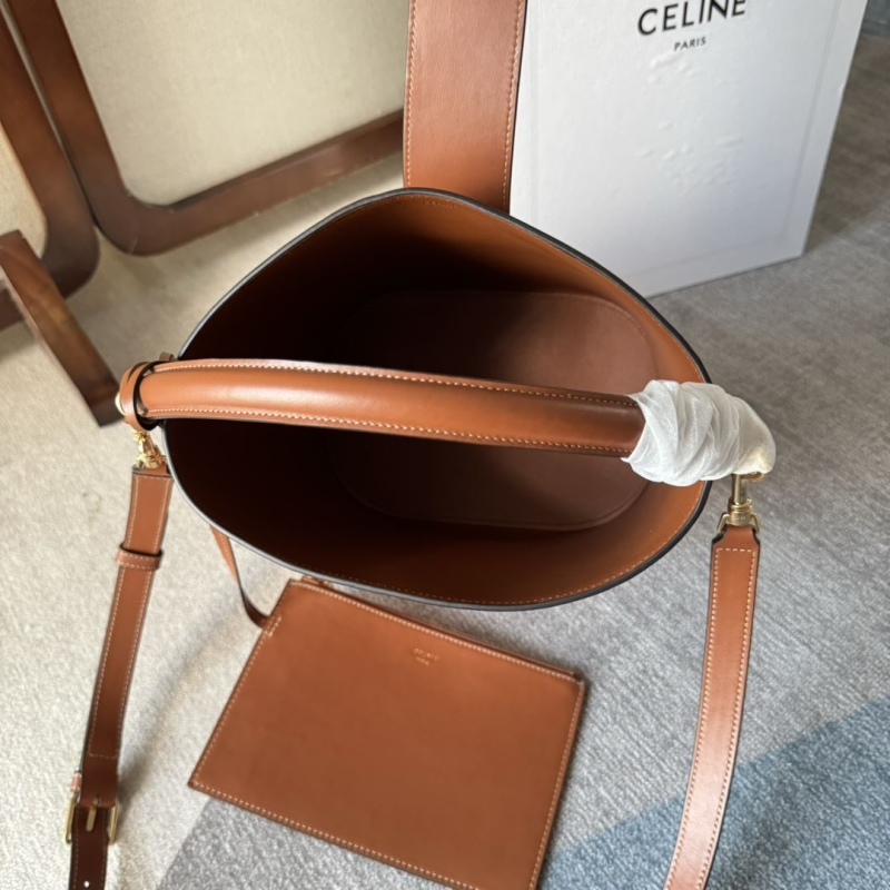 Ce1i*e bucket bags
